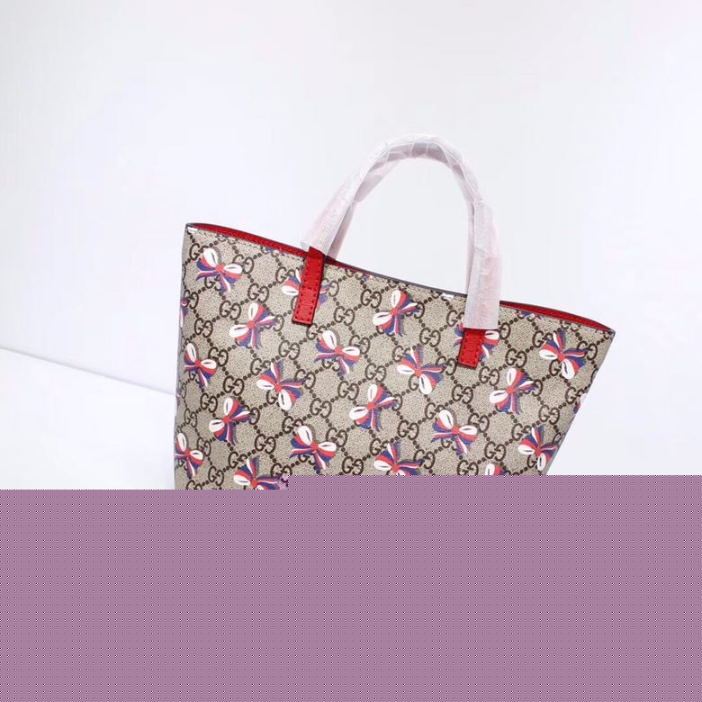 G*u*i shopping bags